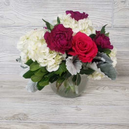 Pink roses and white hydrangeas in a glass vase
