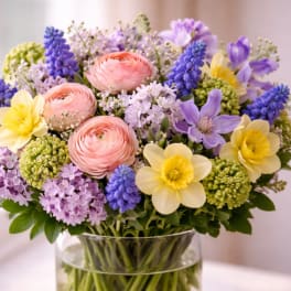Seasonal Designer’s Choice Vase Arrangement
