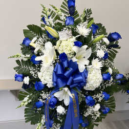 Blue & white stand spray