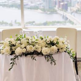 Simple Sweetheart table arrangement