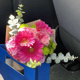 Happy Day Gift Box Bouquet