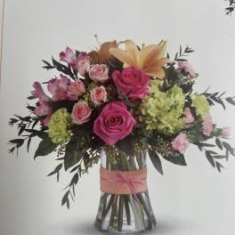 Bouquet of pink and peach flowers in a glass vase