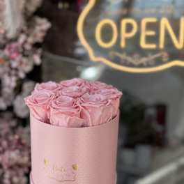 Pink roses arranged in a round pink box