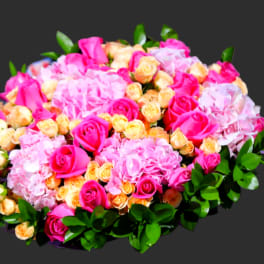 Bouquet of pink roses and hydrangeas with peach spray roses