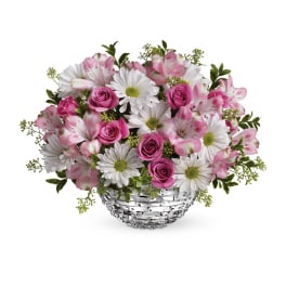 Teleflora's Facets Of Spring Centerpiece