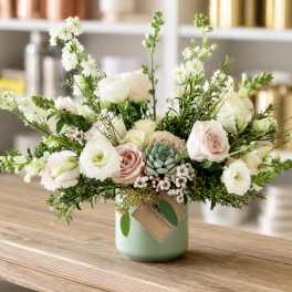 Notting Hill – Garden-Style White & Blush Flower Arrangement (Same-Day Delivery Los Angeles)