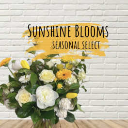 Yellow and white mixed flower bouquet in a glass vase