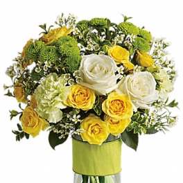 Bouquet of yellow and white roses in a clear glass vase