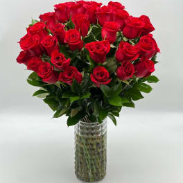 Bouquet of red roses in a clear glass vase