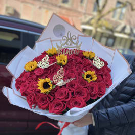 Princess roses bouquet. The photo shows a standard size.