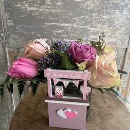 Kissing Booth - Pink Valentines Arrangement