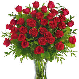 Bouquet of red roses in a clear glass vase
