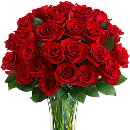 Bouquet of red roses in a clear glass vase