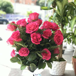 25 Hot pink roses in glass vase