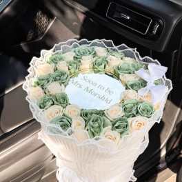 Forever Yours Mirror Rose Bouquet