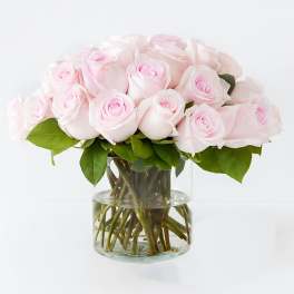 Bouquet of pale pink roses in a clear glass vase
