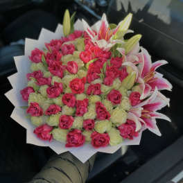 Hot Pink Tulip, White Rose and Pink Lily Ramo Buchon