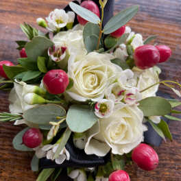 White rose bouquet with pink berries and small white blossoms