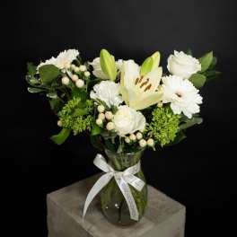 White lily and rose bouquet in a glass vase