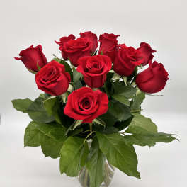 Bouquet of red roses in a clear glass vase