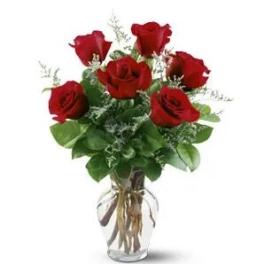 Bouquet of red roses in a clear glass vase