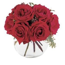 Red rose bouquet in a clear glass vase