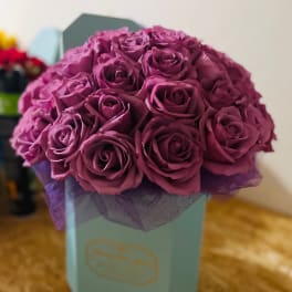 Bouquet of purple roses in a light blue box