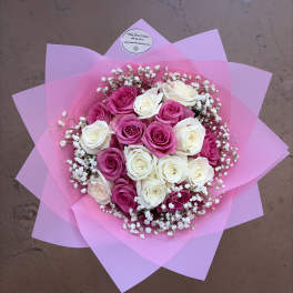 18 white and pink rose bouquet