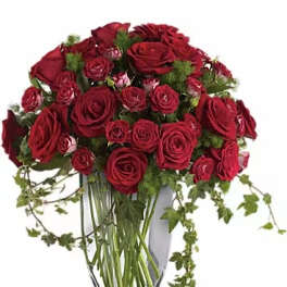 Bouquet of red roses in a clear glass vase