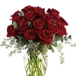 Bouquet of red roses in a clear glass vase