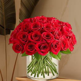 Bouquet of red roses in a clear glass vase