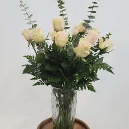 Bouquet of pale pink roses in a clear glass vase
