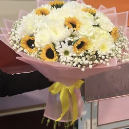 Sunflower x White Flowers Bouquet