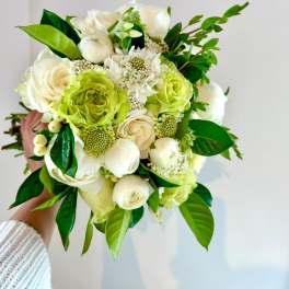 The Green & White Delight Bouquet