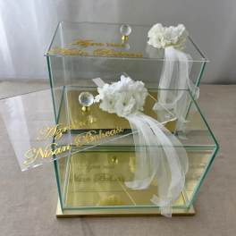 Only a RENTAL option - Transparent Wedding Acrylic Display Gift Box