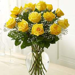 Bouquet of yellow roses in a clear glass vase
