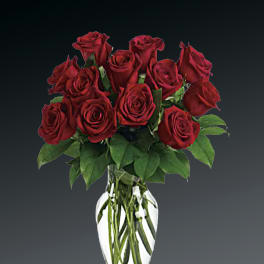 Bouquet of red roses in a clear glass vase