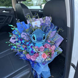 Arreglo de flores con Stitch Long Island