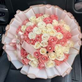 Mixed roses hand bouquet.