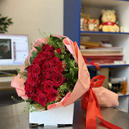 Ramo de 24 rosas para mamá en Long Island, New York