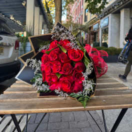 25 Classic Red rouses Bouquet.
