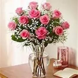 Pink rose bouquet in a clear glass vase