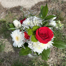 Red & White Handheld Bouquet