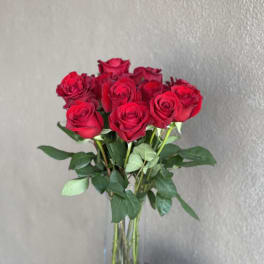 Bouquet of red roses in a clear glass vase