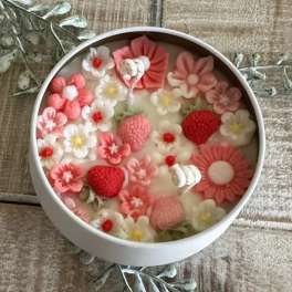 Strawberries and Daisies Tin Candle