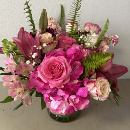 Pink rose and hydrangea bouquet in a glass vase
