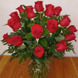Bouquet of red roses in a clear glass vase
