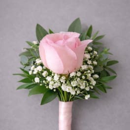 Single pink rose bouquet with white baby's breath and greenery