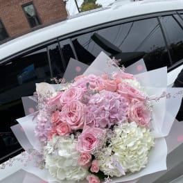 Mamma Mia Bouquet. The photo shows a deluxe size.