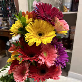 Bright gerbera daisy bouquet in a clear glass vase